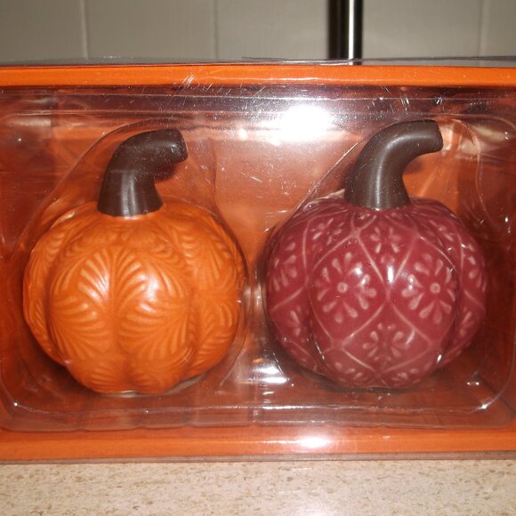 NWT Fall Pumpkin Salt & Pepper Shakers, 2 Bx Bundle, 4 Total, NWT Kitchen Towel - Picture 3 of 11